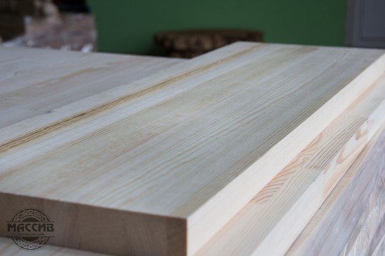 Ступень для лестницы Сосна цельноламельная Размер: 40*300*1000